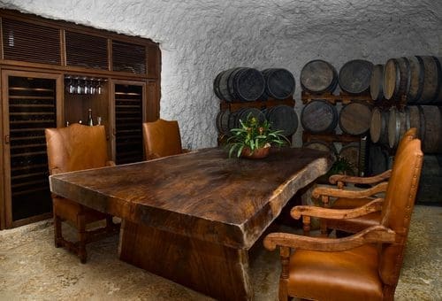 Winery tasting room photo for attracting new drinkers post